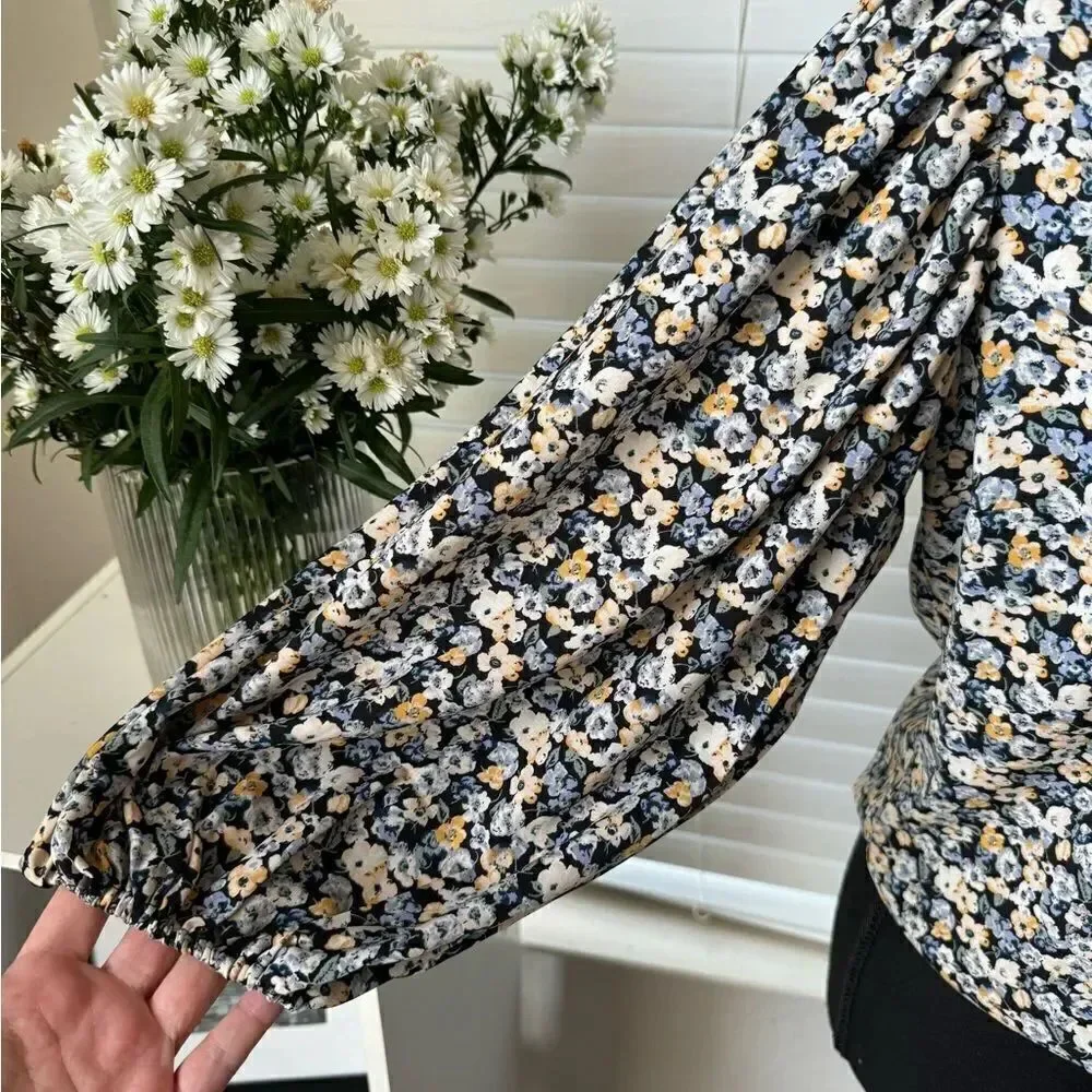 Abercrombie & Fitch Puff‎ Sleeve Ditsy Floral Bodysuit Top Blouse Sz S Feminine